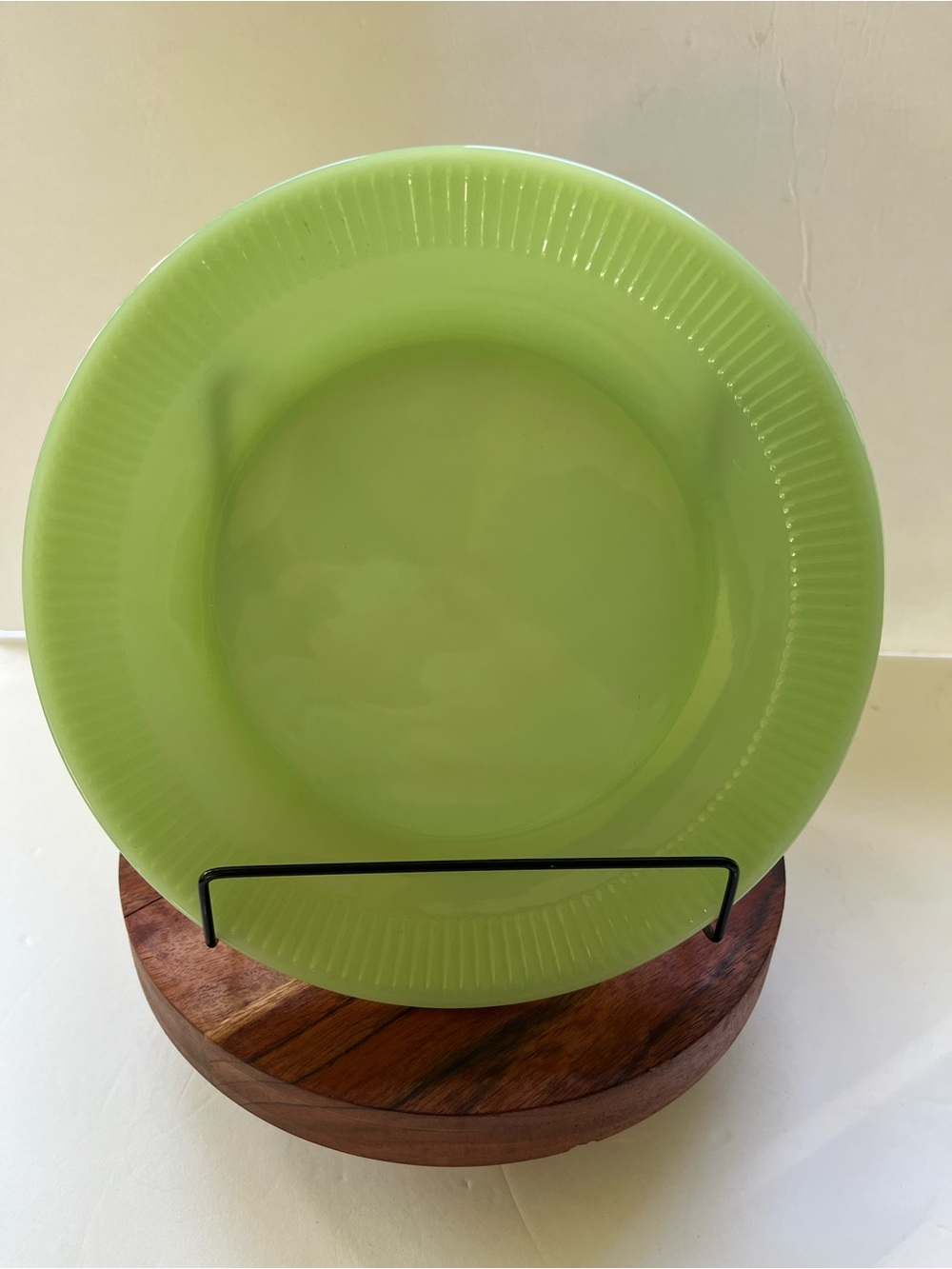 Vintage Fire-King Jadite 9" Dinner Plate – Ribbed Rim Jane Ray Pattern Marked